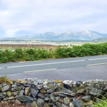 Ti Sheamuis Clifden